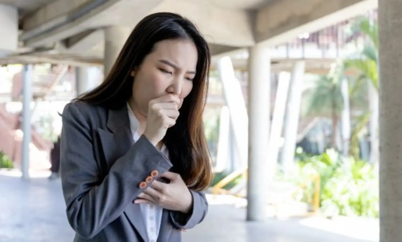 Tosse che non passa: ecco le possibili cause da non sottovalutare