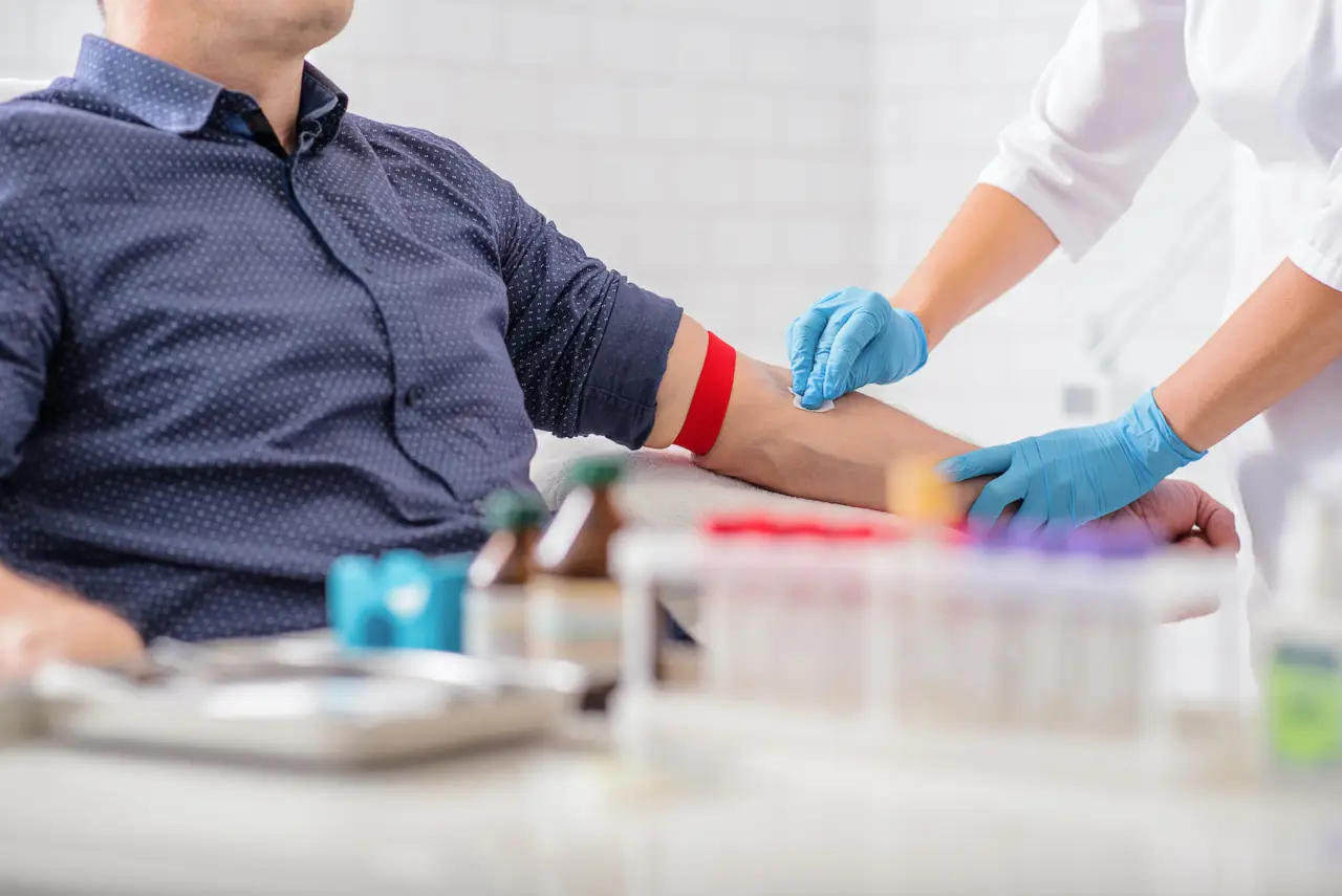 Errori comuni prima delle analisi del sangue: ecco cosa evitare
