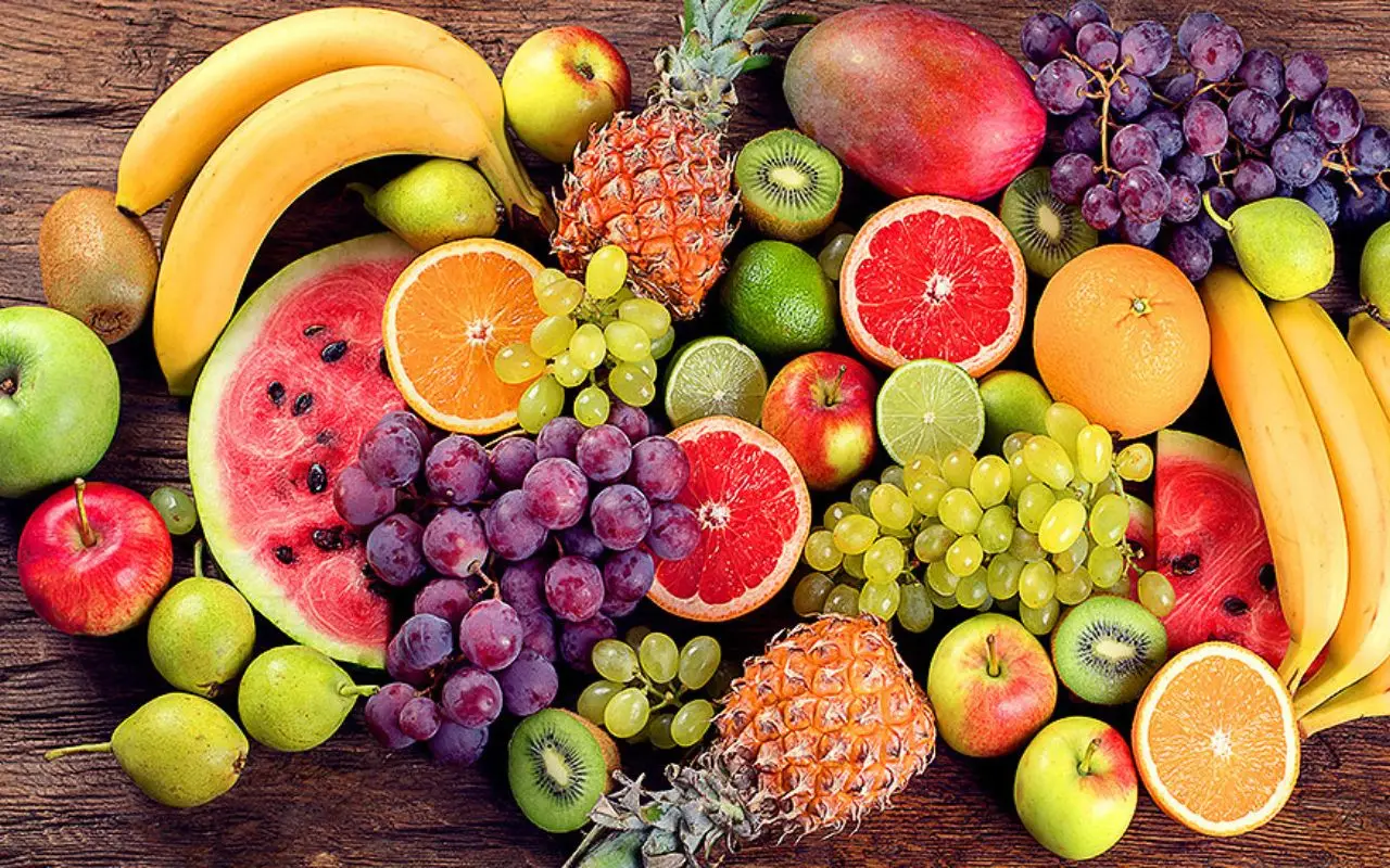 Ecco la classifica dei frutti più vitaminici che dovresti mangiare ogni giorno